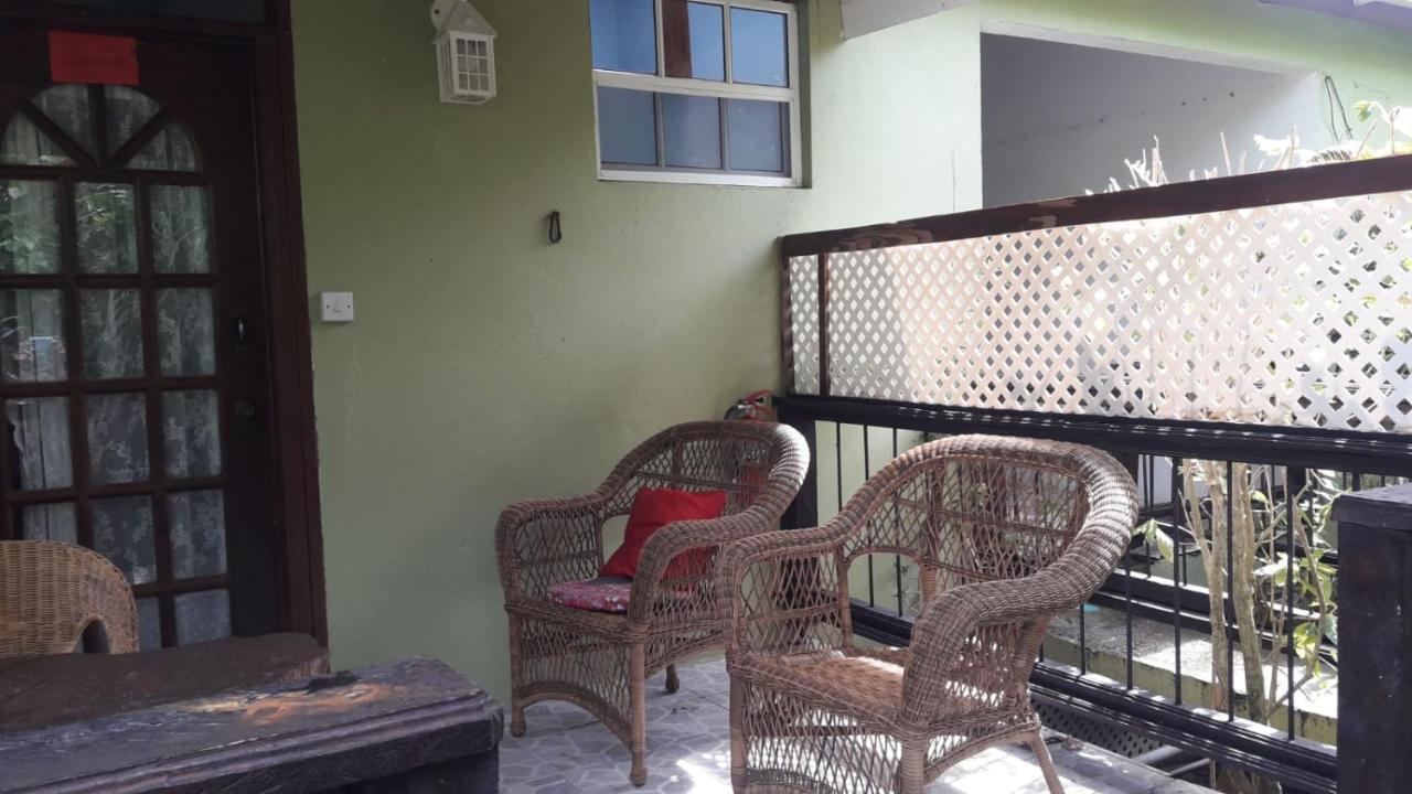 Hibiscus Valley Inn Marigot ภายนอก รูปภาพ