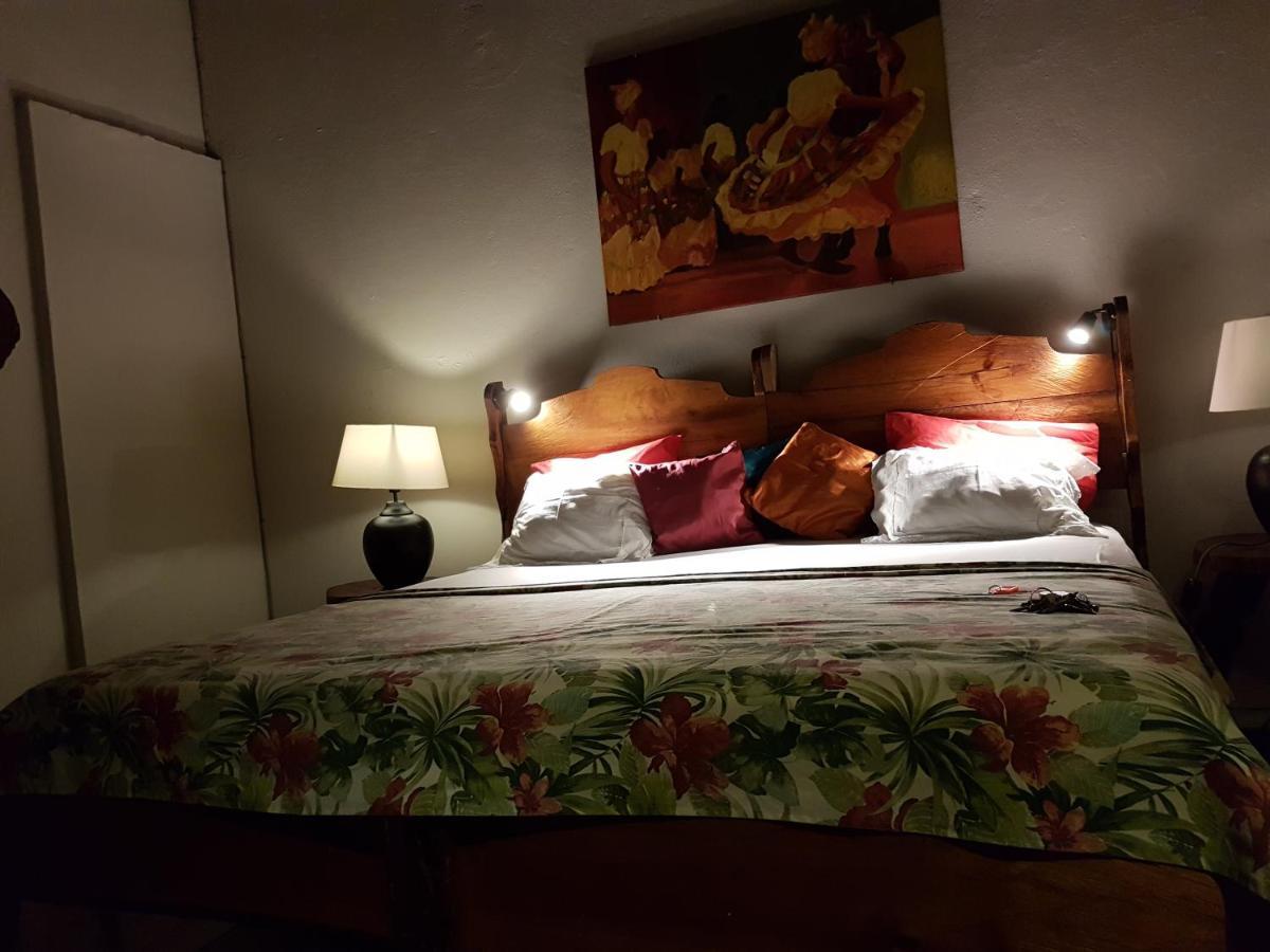 Hibiscus Valley Inn Marigot ภายนอก รูปภาพ