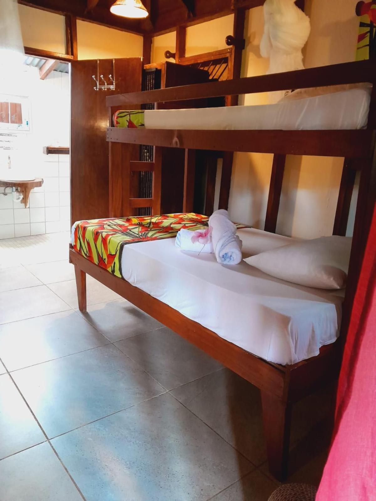Hibiscus Valley Inn Marigot ภายนอก รูปภาพ