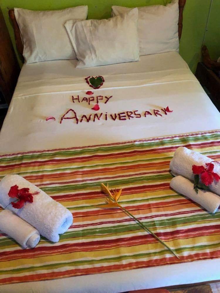 Hibiscus Valley Inn Marigot ภายนอก รูปภาพ