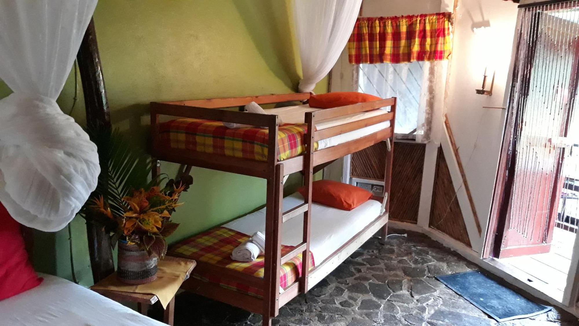 Hibiscus Valley Inn Marigot ภายนอก รูปภาพ